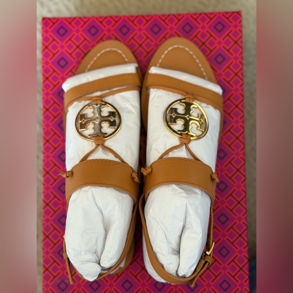 Tory Burch Sandals
Style# 71844 Color Camello
Box and dust bag included.